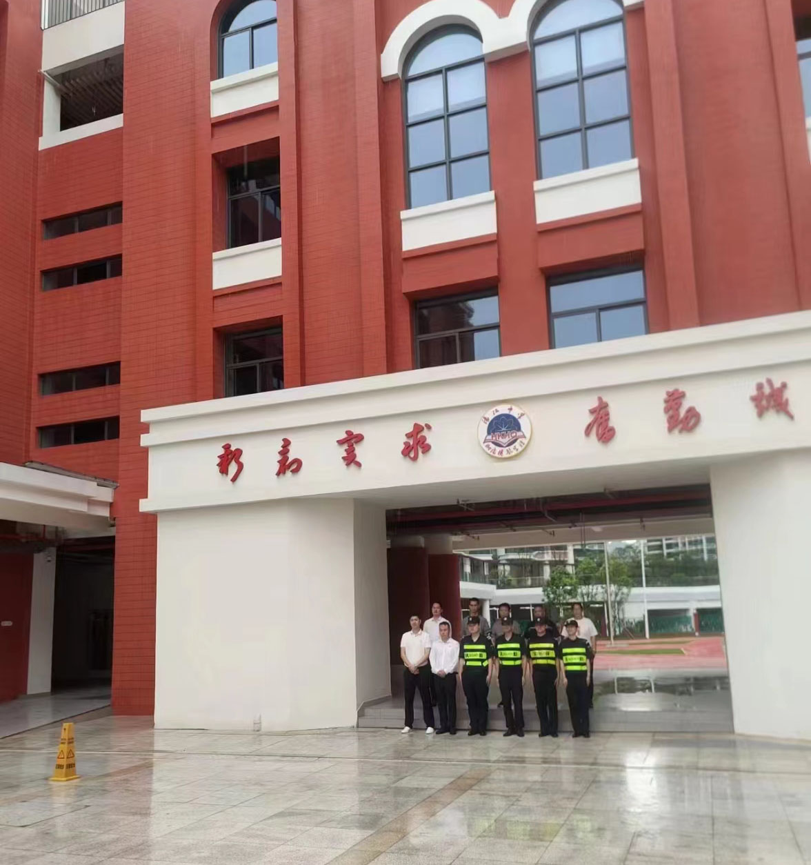 澳门知名学校濠江中学横琴校区物业综合管理前期保安，保洁，绿化，电工进驻(图2)
